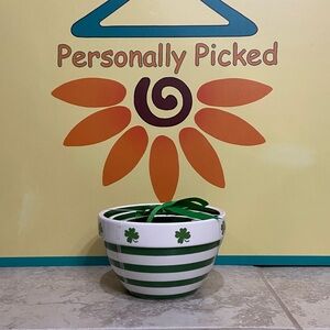 Terramoto Ceramic Shamrock Bowls